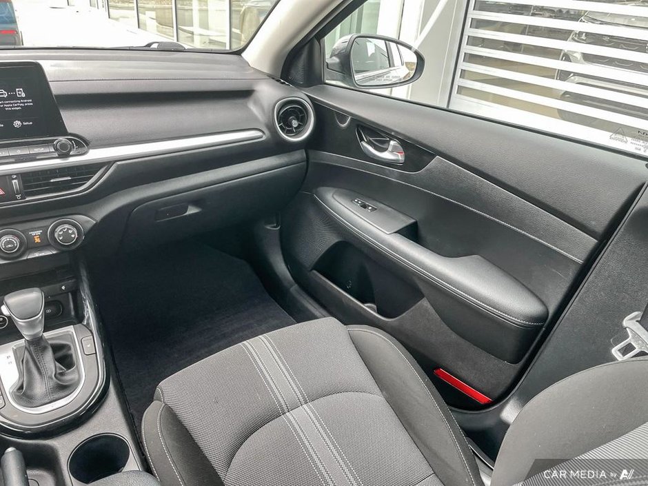 2023 Kia Forte EX-24
