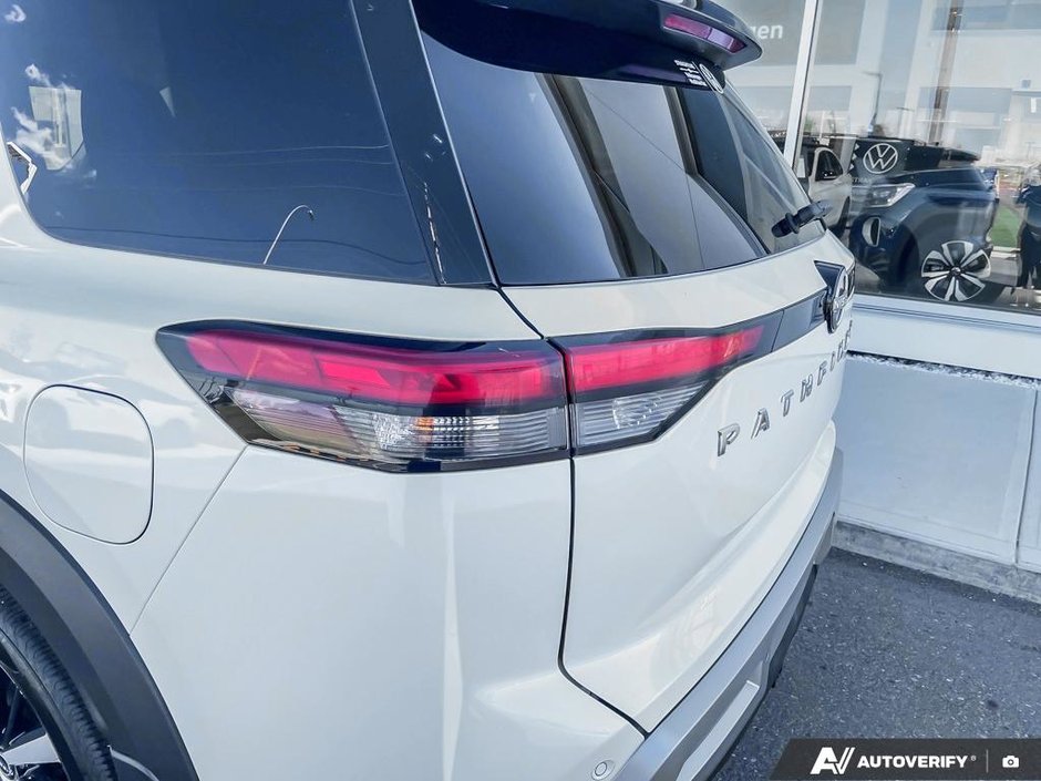 2024 Nissan Pathfinder Platinum-10
