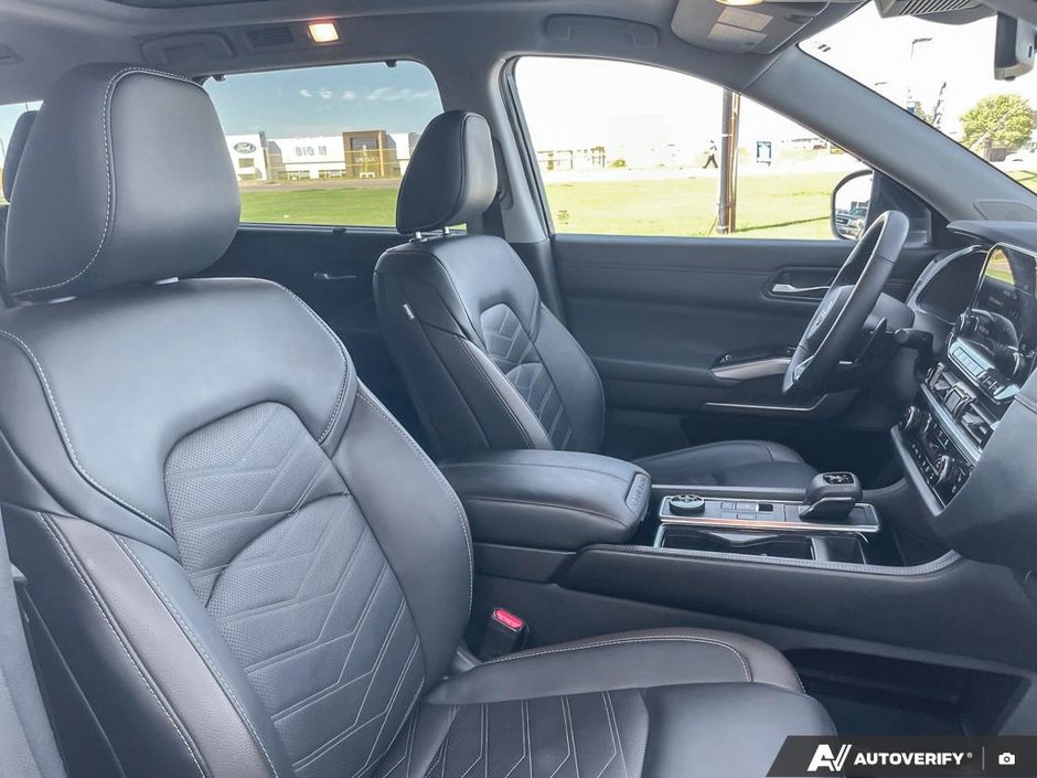 2024 Nissan Pathfinder Platinum-21