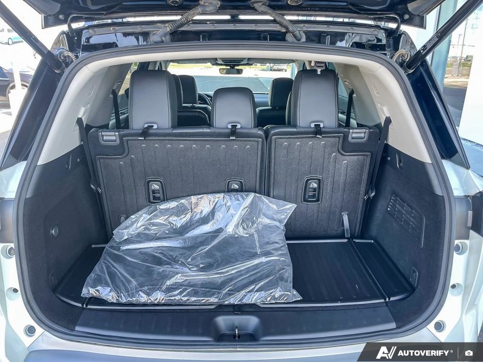2024 Nissan Pathfinder Platinum-11