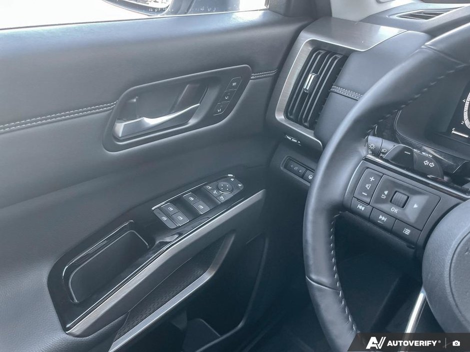 2024 Nissan Pathfinder Platinum-16