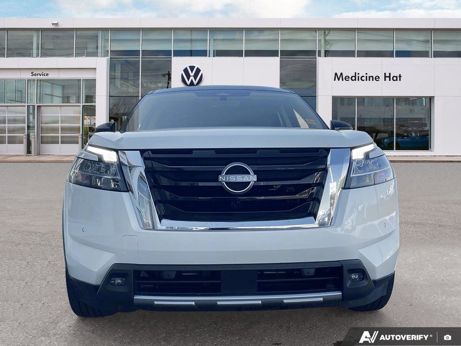2024 Nissan Pathfinder Platinum-1