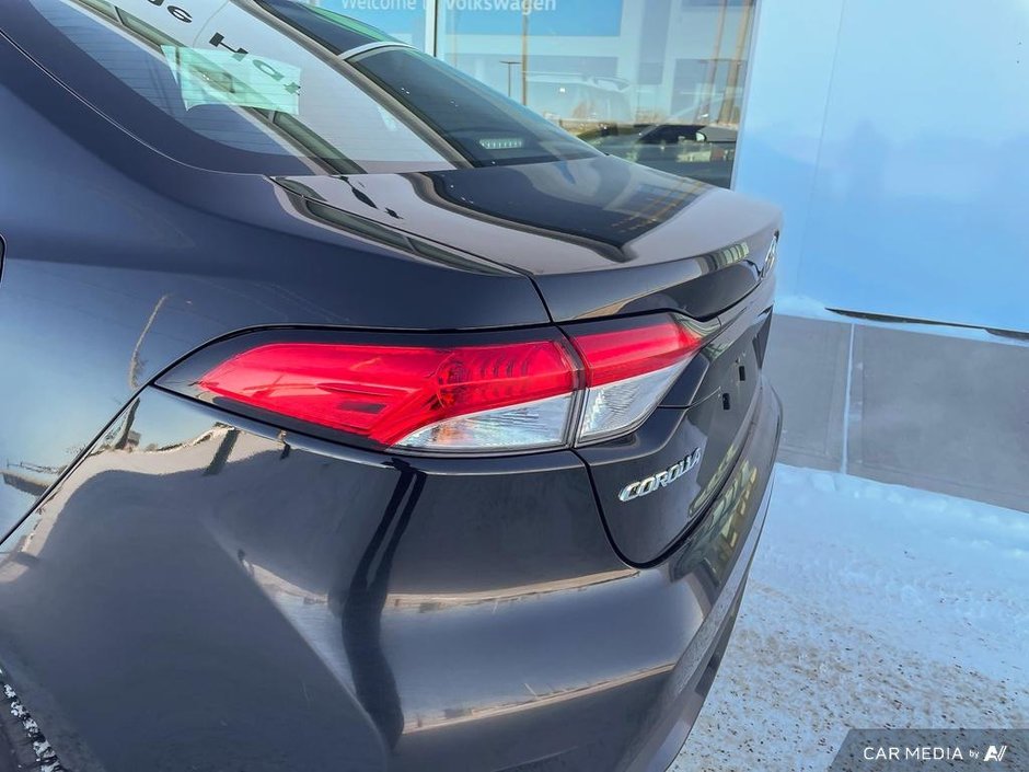 2022 Toyota Corolla LE-10