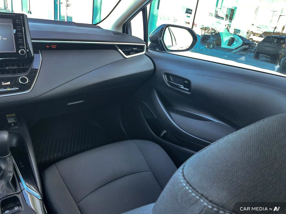 2022 Toyota Corolla LE-24
