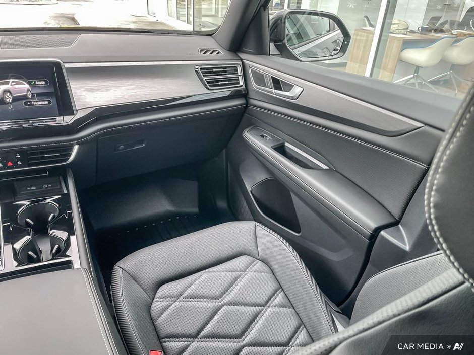 2025 Volkswagen Atlas Cross Sport Comfortline R-Line Black Edition-24