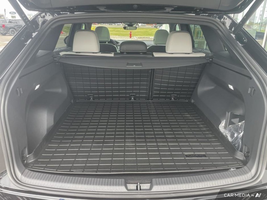 2025 Volkswagen Atlas Cross Sport Execline-11