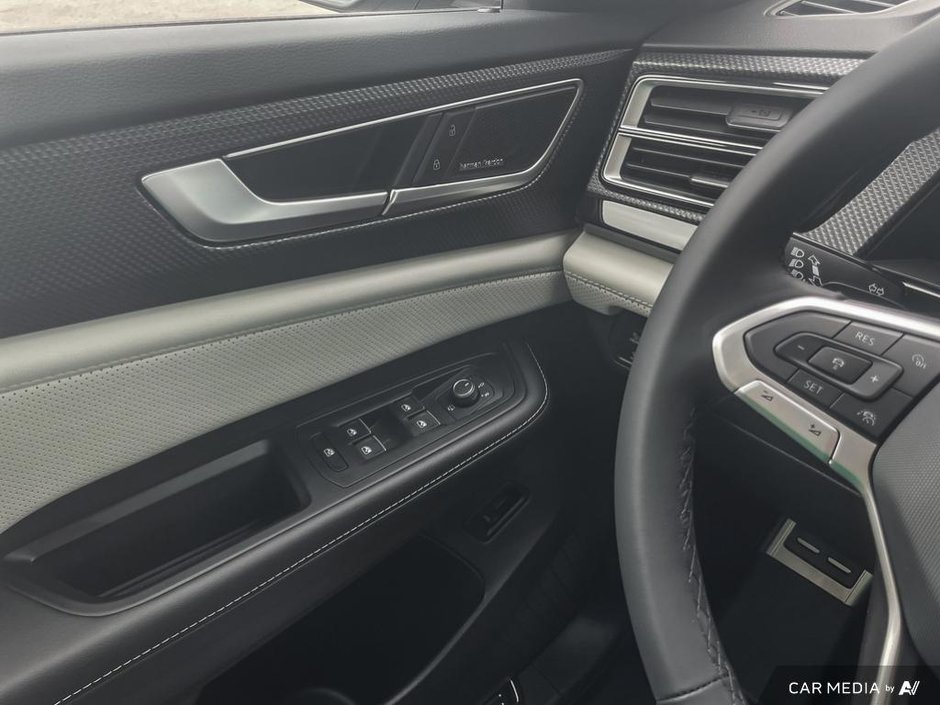 2025 Volkswagen Atlas Cross Sport Execline-16