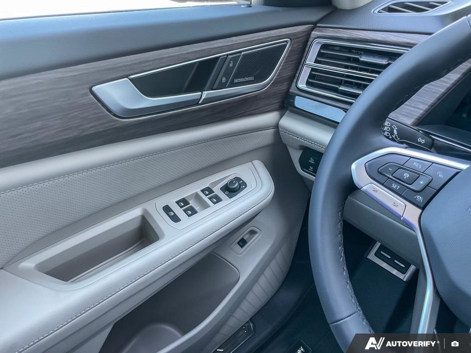 2025 Volkswagen Atlas Execline-16