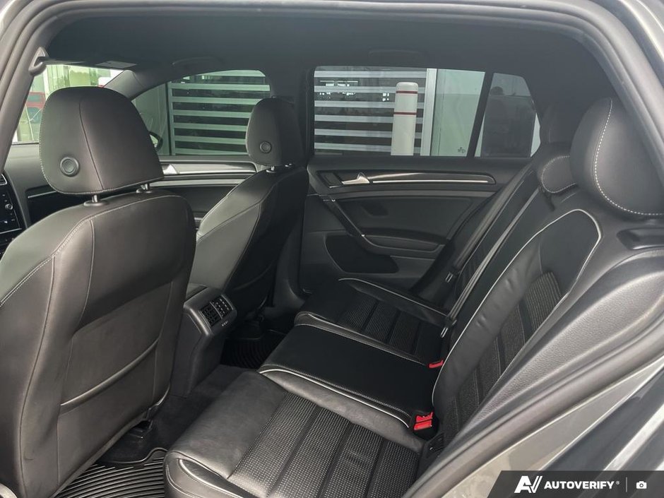 2018 Volkswagen Golf R BASE-22