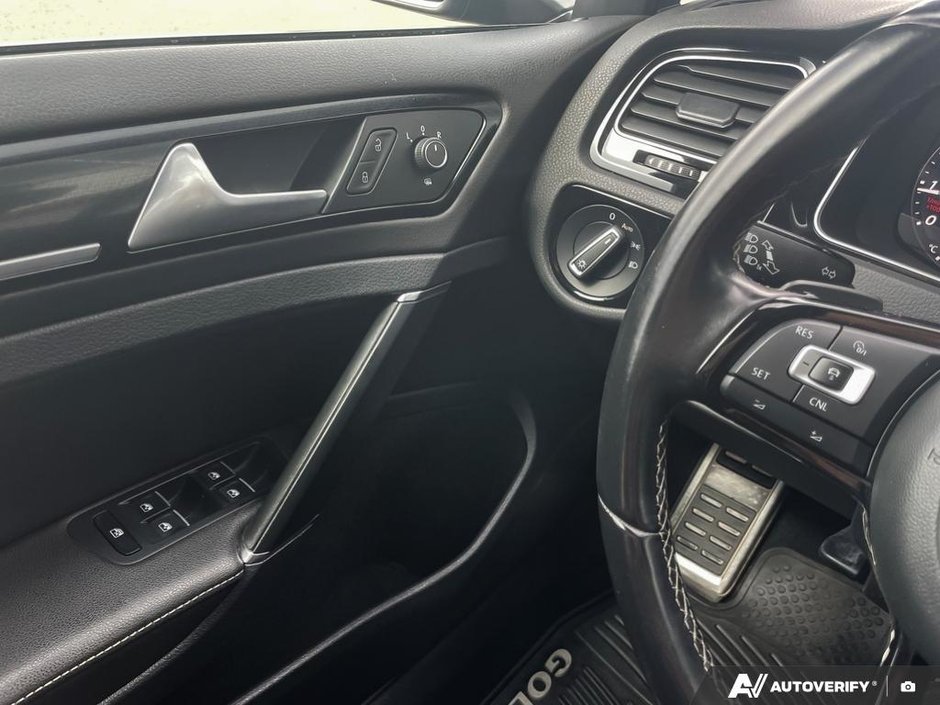 2018 Volkswagen Golf R BASE-16