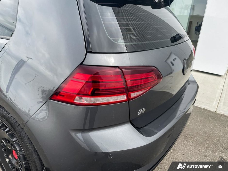 2018 Volkswagen Golf R BASE-10