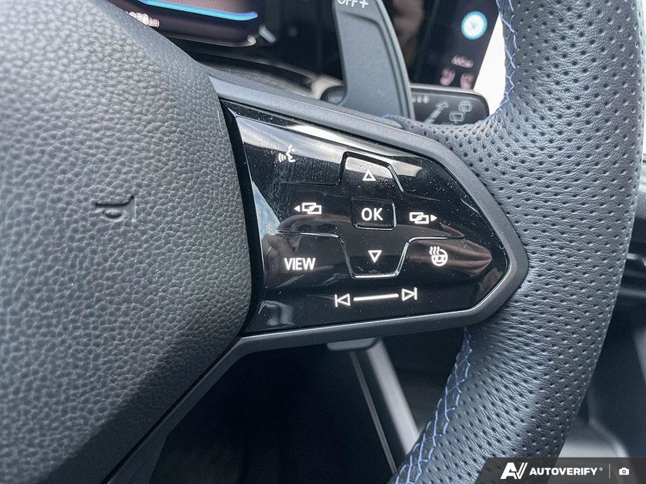 2022 Volkswagen Golf R BASE-16