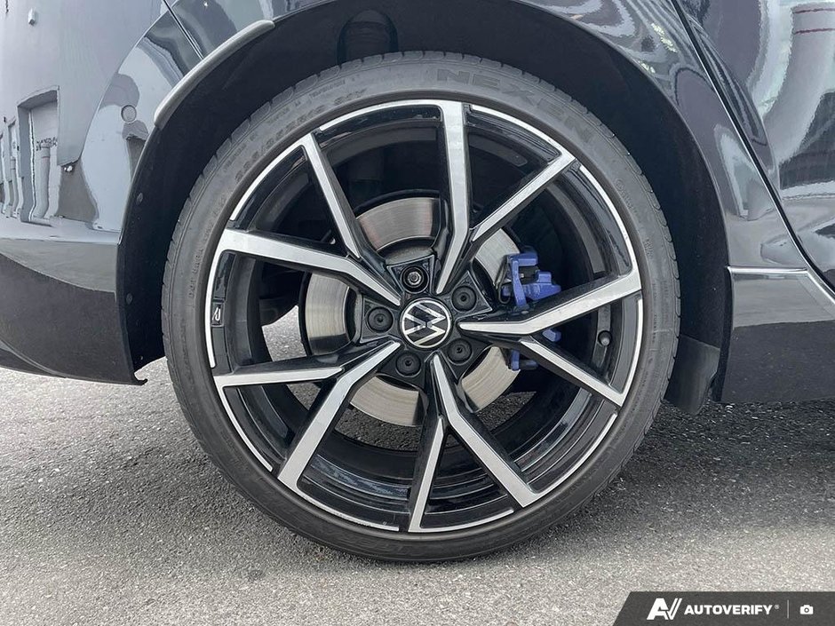 2022 Volkswagen Golf R BASE-6