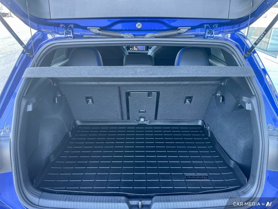 2024 Volkswagen Golf R BASE-11