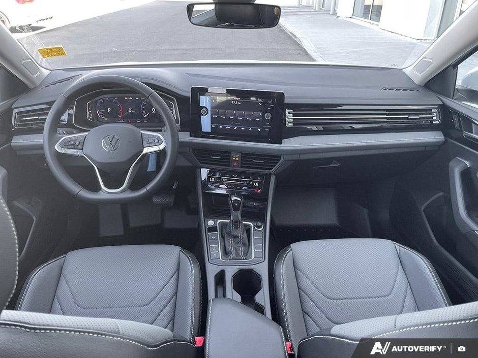 2025 Volkswagen Jetta Highline-24