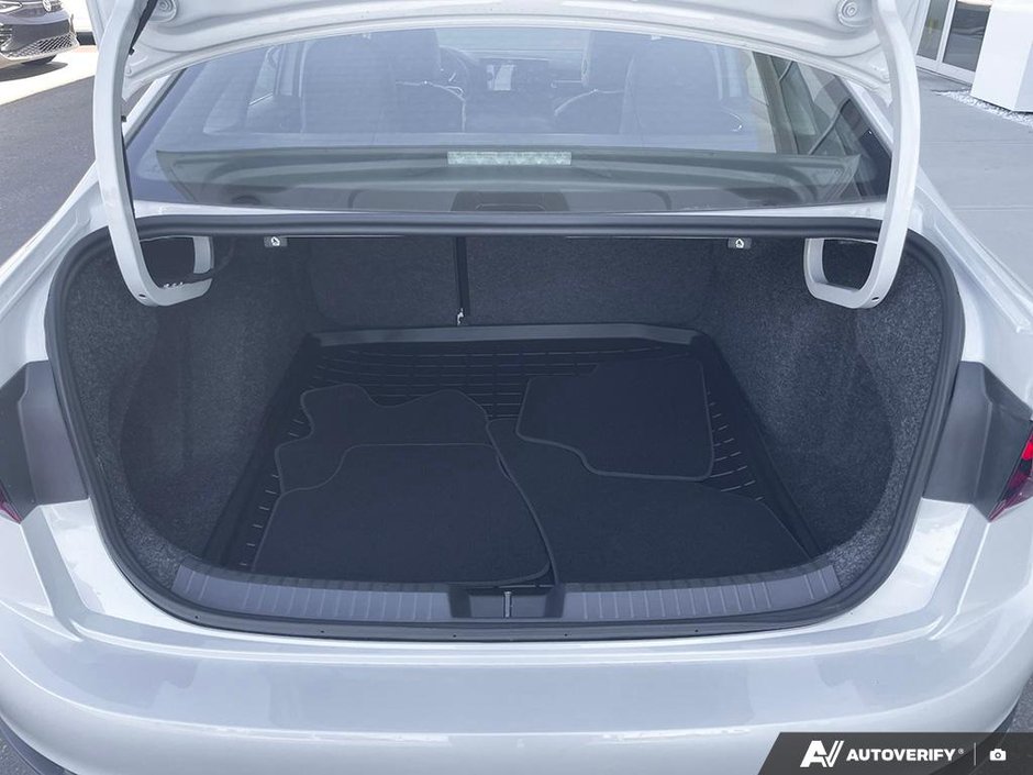 2025 Volkswagen Jetta Highline-12
