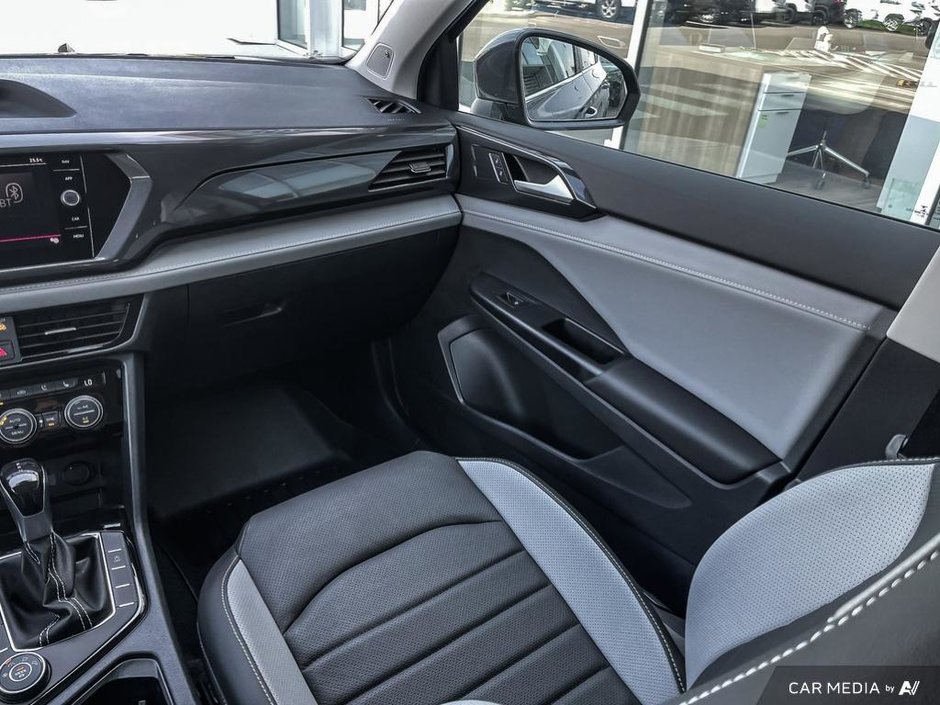2023 Volkswagen Taos Highline-24