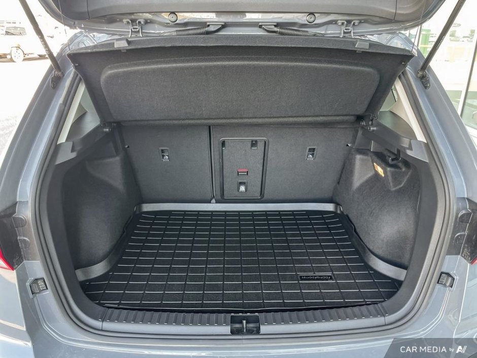 2023 Volkswagen Taos Highline-11