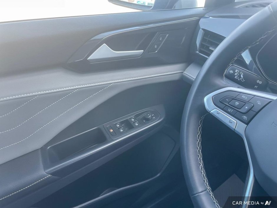 2024 Volkswagen Taos Highline-16