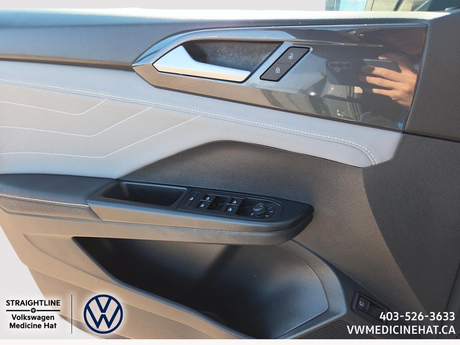 2024 Volkswagen Taos Highline-11