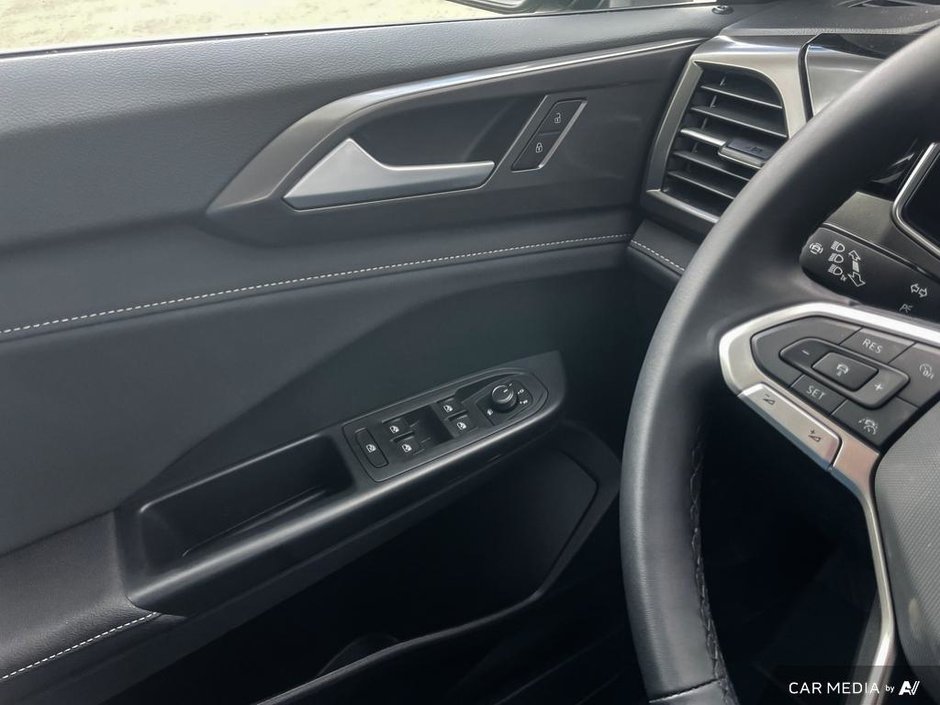 2025 Volkswagen Taos Comfortline Black Edition 4MOTION-16