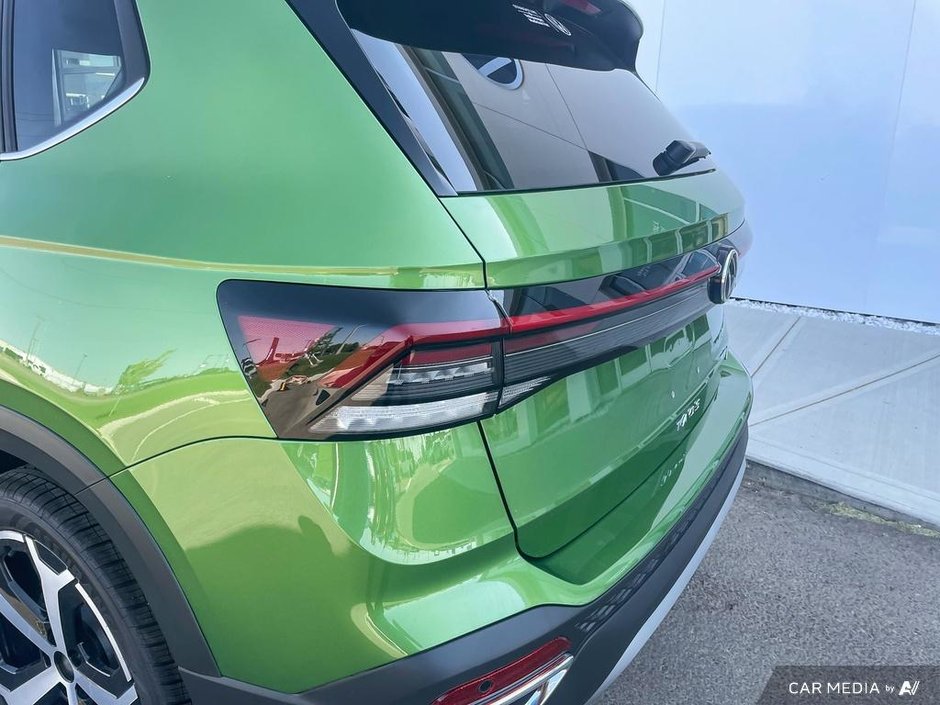 2025 Volkswagen Taos Highline 4MOTION-10