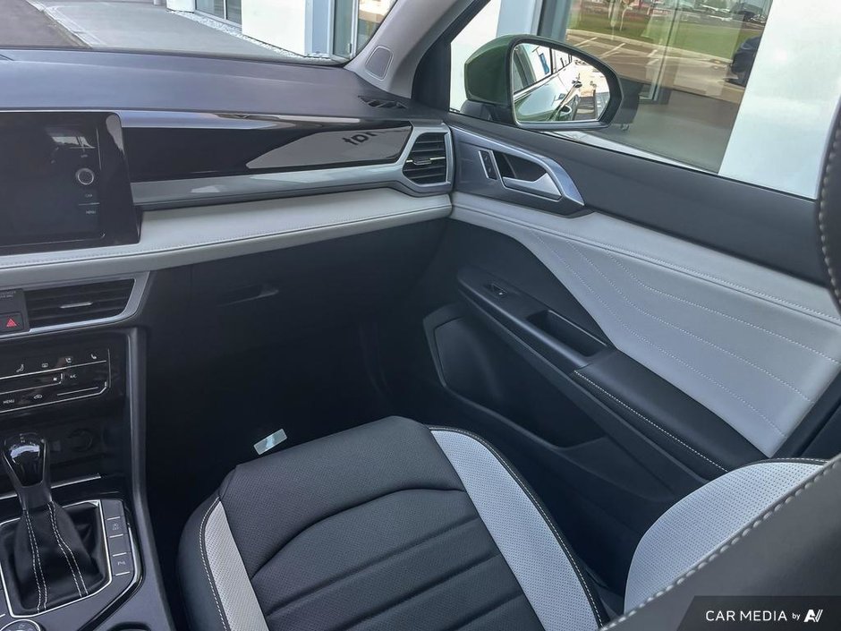 2025 Volkswagen Taos Highline 4MOTION-24