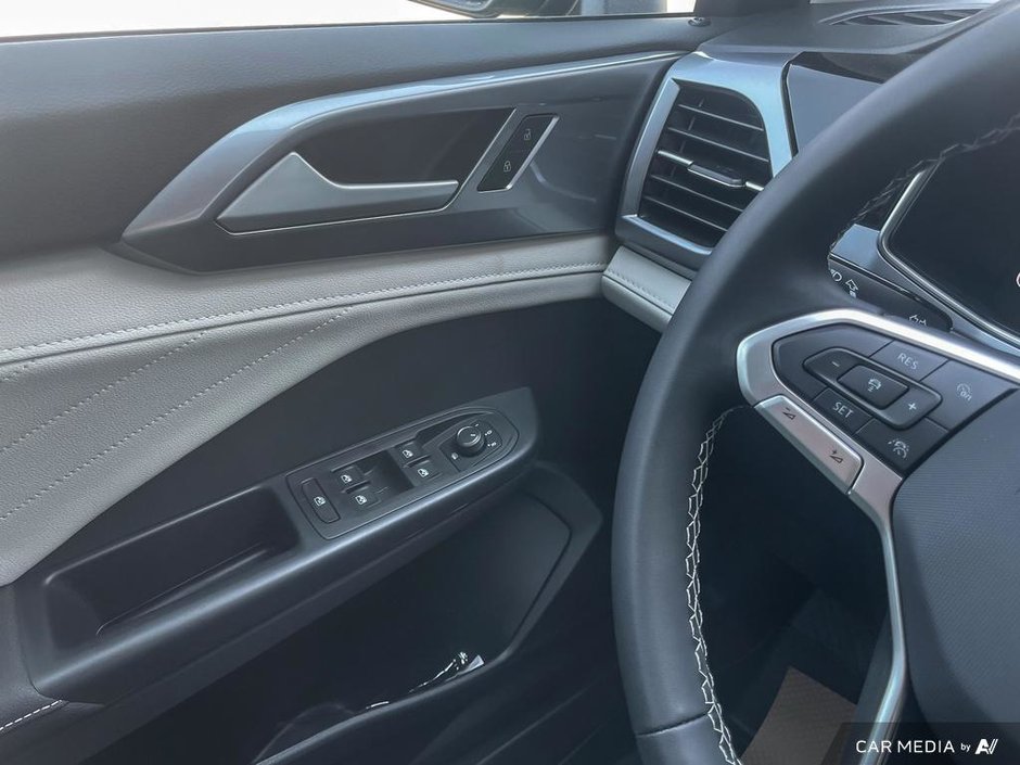 2025 Volkswagen Taos Highline 4MOTION-16