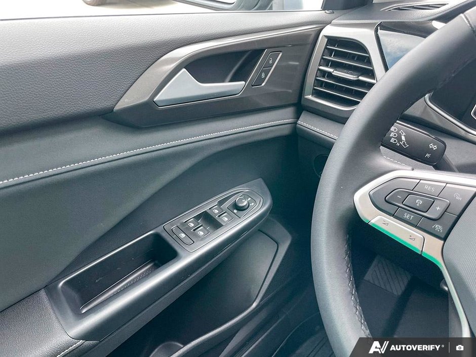 2026 Volkswagen Taos Comfortline Black Edition 4MOTION-17