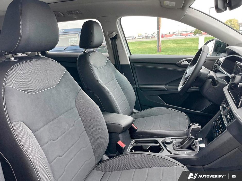 2026 Volkswagen Taos Comfortline Black Edition 4MOTION-22