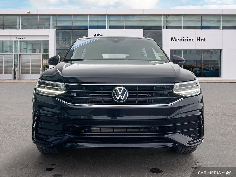 2024 Volkswagen Tiguan Comfortline R-Line Black Edition-1