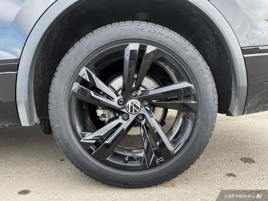 2024 Volkswagen Tiguan Comfortline R-Line Black Edition-5