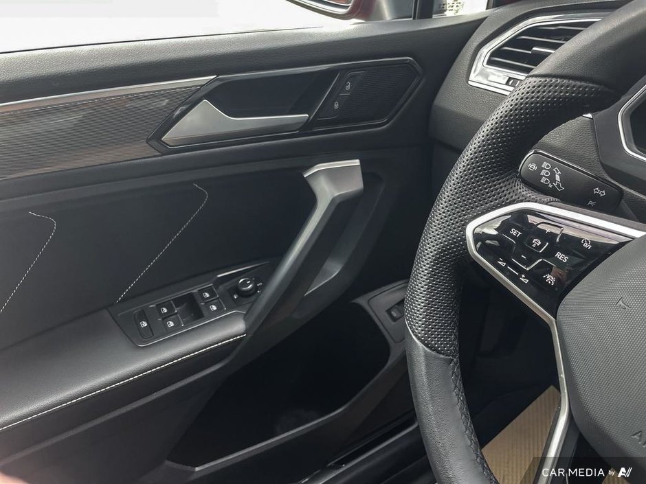 2024 Volkswagen Tiguan Comfortline R-Line Black Edition-16
