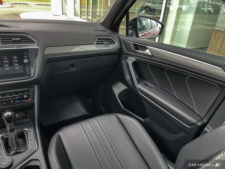 2024 Volkswagen Tiguan Comfortline R-Line Black Edition-24