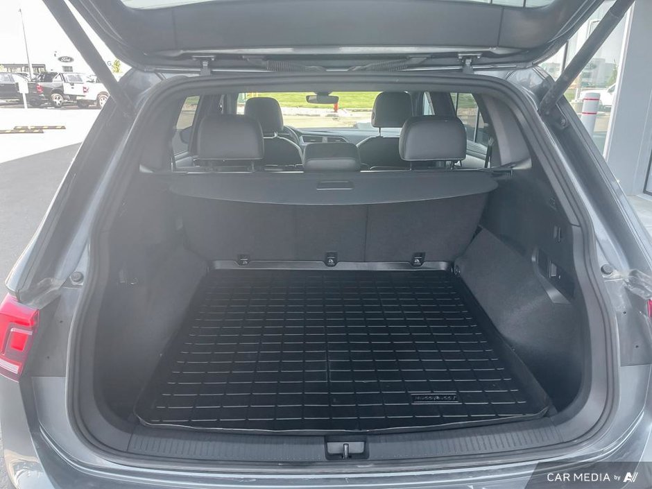2024 Volkswagen Tiguan Comfortline R-Line Black Edition-11