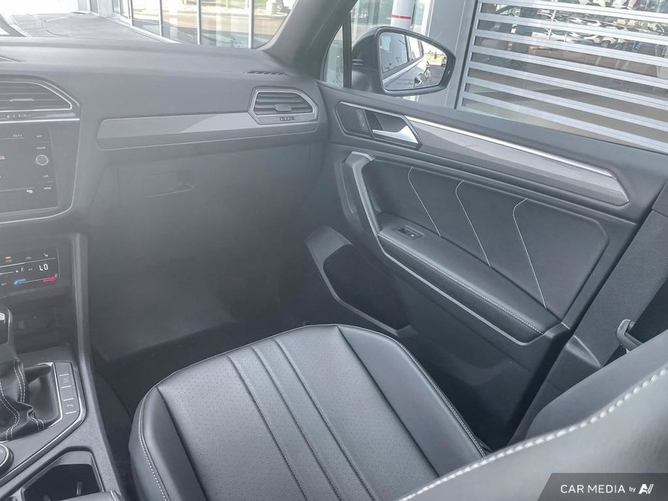 2024 Volkswagen Tiguan Comfortline R-Line Black Edition-24