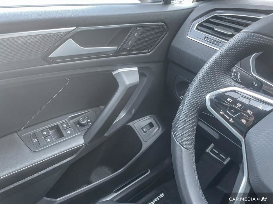 2024 Volkswagen Tiguan Comfortline R-Line Black Edition-16