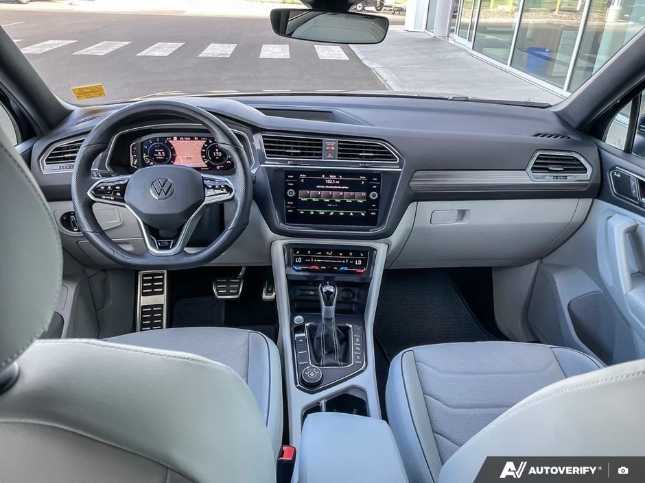 2024 Volkswagen Tiguan Highline R-Line-23