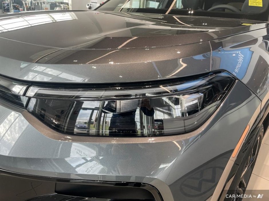 2025 Volkswagen Tiguan Comfortline R-Line Black Edition-7