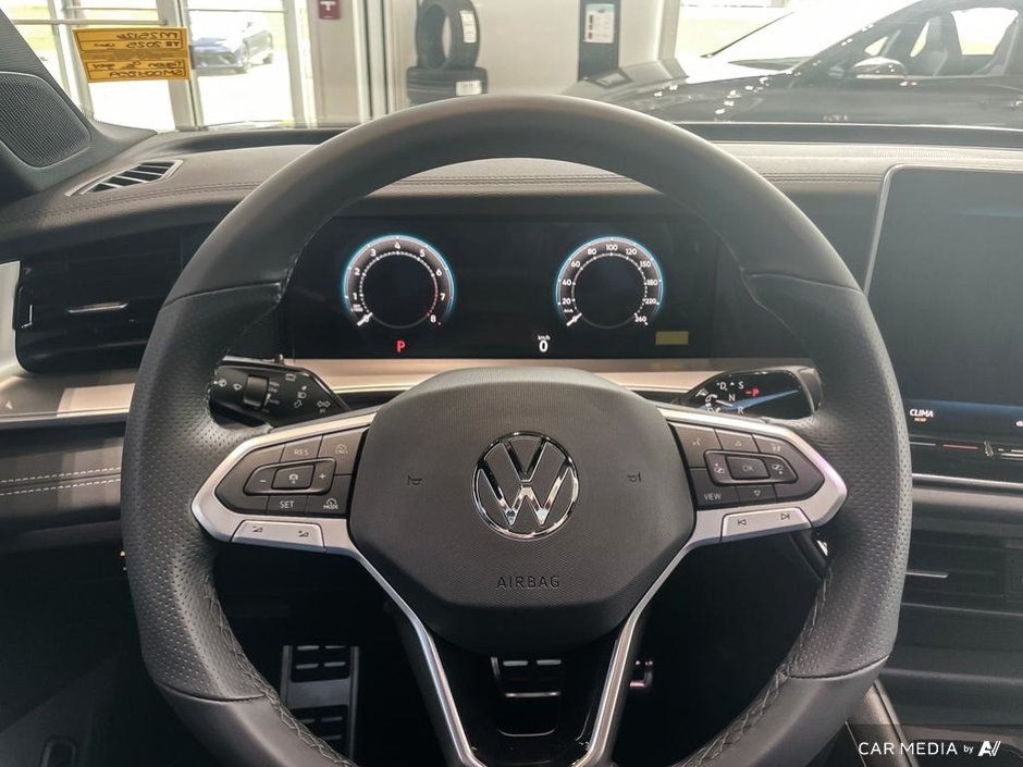 2025 Volkswagen Tiguan Comfortline R-Line Black Edition-13