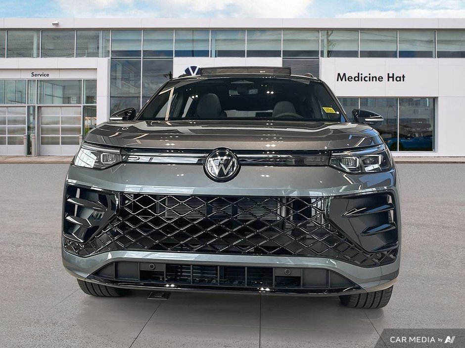 2025 Volkswagen Tiguan Comfortline R-Line Black Edition-1