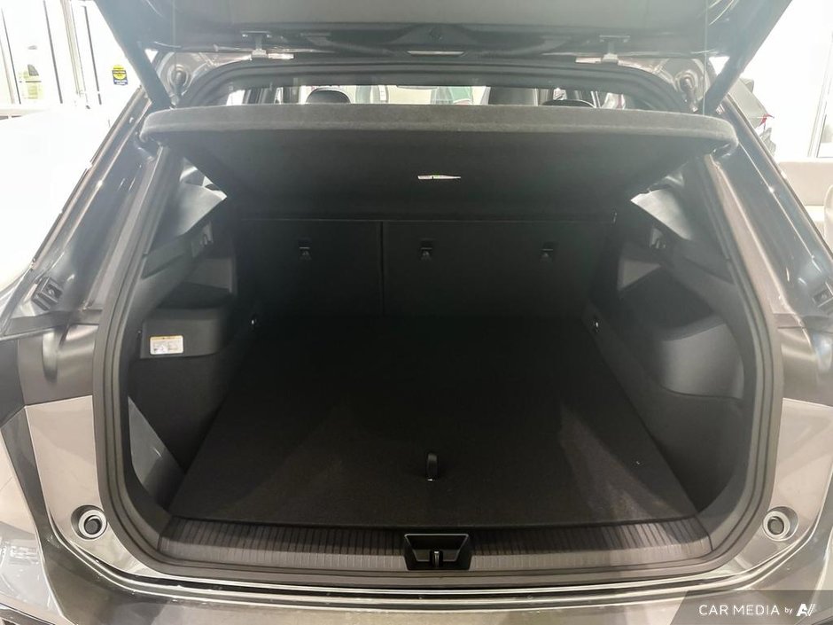 2025 Volkswagen Tiguan Comfortline R-Line Black Edition-11