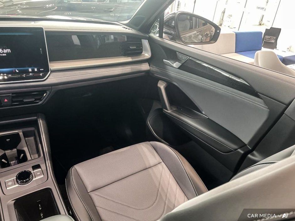 2025 Volkswagen Tiguan Comfortline R-Line Black Edition-24