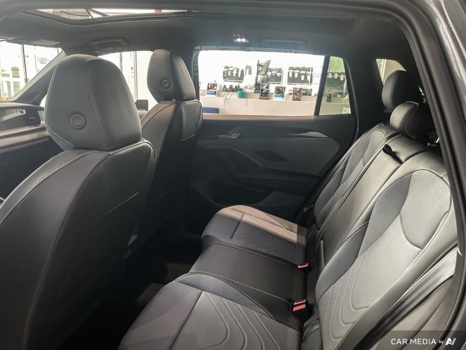 2025 Volkswagen Tiguan Comfortline R-Line Black Edition-22