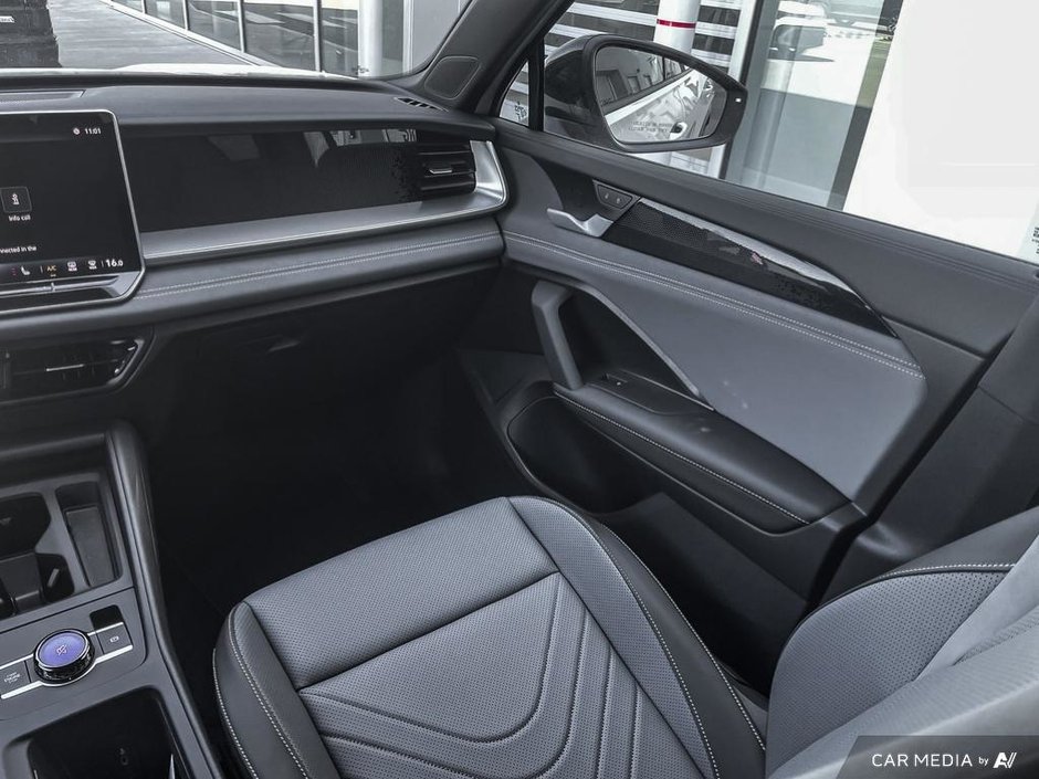 2025 Volkswagen Tiguan Comfortline R-Line Black Edition-24