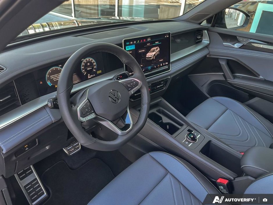2025 Volkswagen Tiguan Comfortline R-Line Black Edition-12