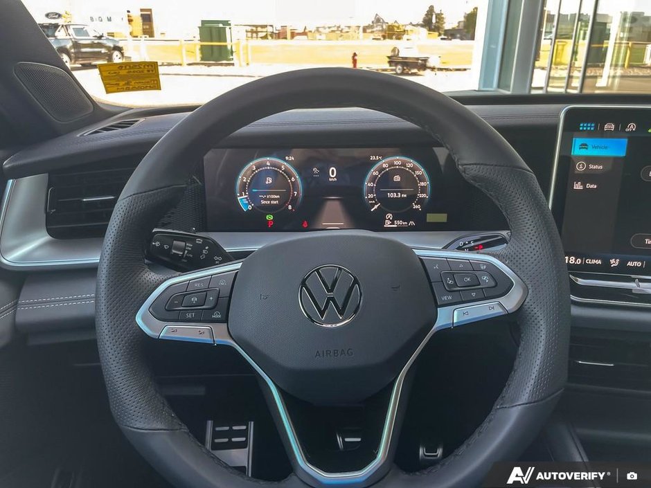 2025 Volkswagen Tiguan Comfortline R-Line Black Edition-13