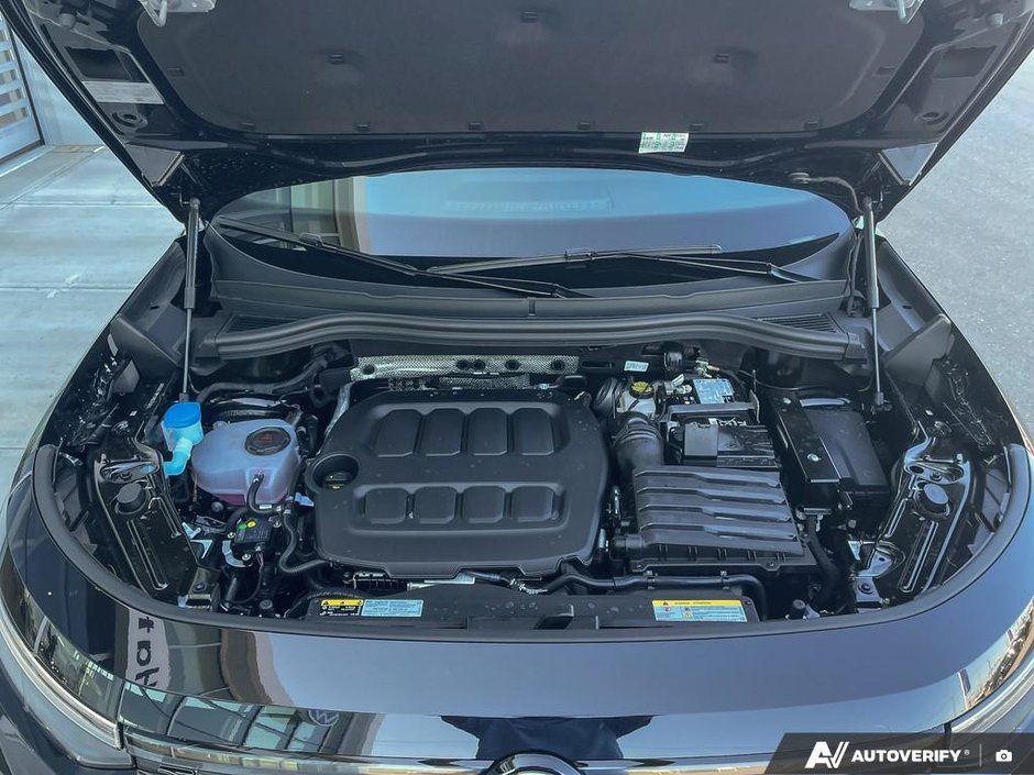 2025 Volkswagen Tiguan Comfortline R-Line Black Edition-9