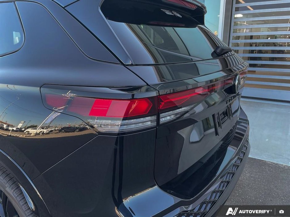 2025 Volkswagen Tiguan Comfortline R-Line Black Edition-10