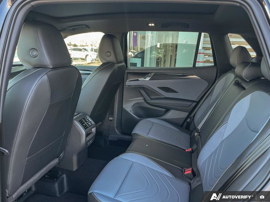 2025 Volkswagen Tiguan Comfortline R-Line Black Edition-22